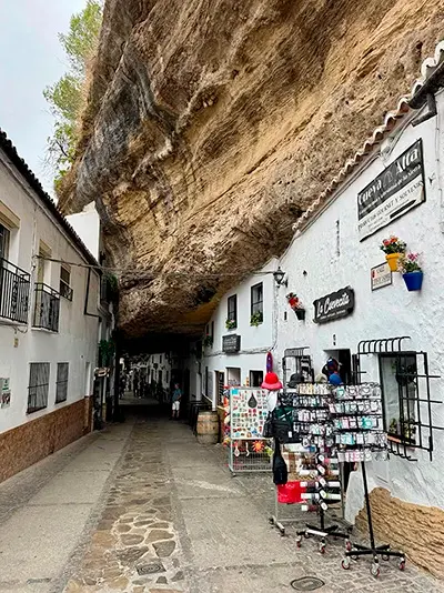 Troglodyte houses in Setenil de las Bodegas, Bmetcarhire travel guide